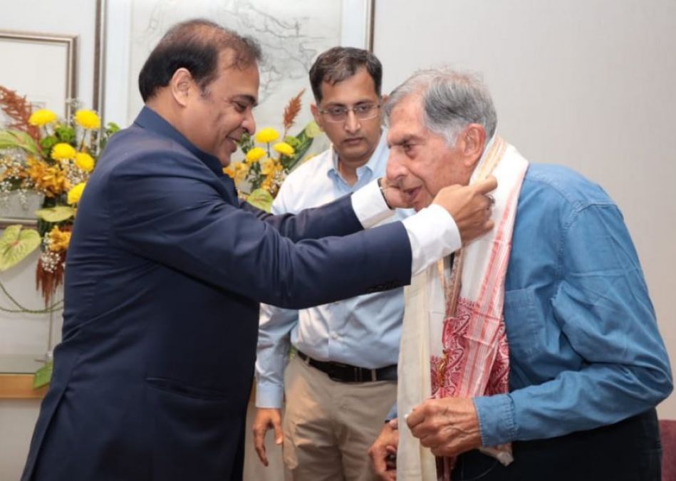 Ratan Tata gets highest civilian award, CM arrives home to give award