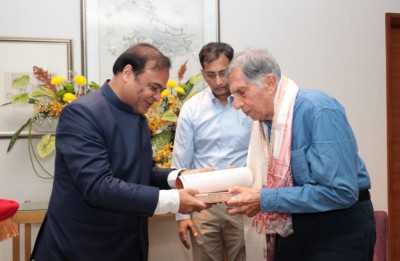 Ratan Tata gets highest civilian award, CM arrives home to give award