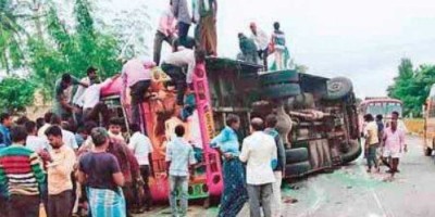 तमिलनाडु की बस दुर्घटना में लोगों की मौत पर भारत के पीएम ने जताया शोक...