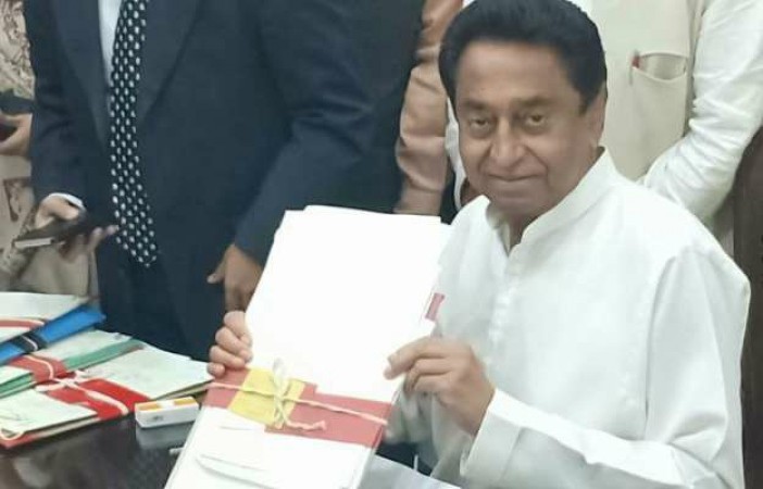 Kamal Nath government carried out ministry surgery late at night, 5 officers transferred