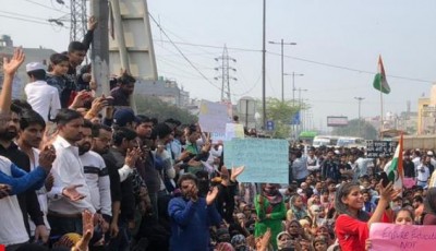 CAA : शाहीन बाग की तर्ज पर इस इलाके में प्रदर्शन​कारियों ने रोकी सड़क