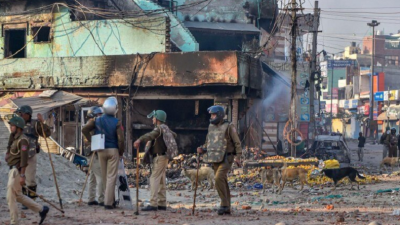 दिल्ली हिंसा: सीएम केजरीवाल ने की हरदीप पुरी से मुलाक़ात