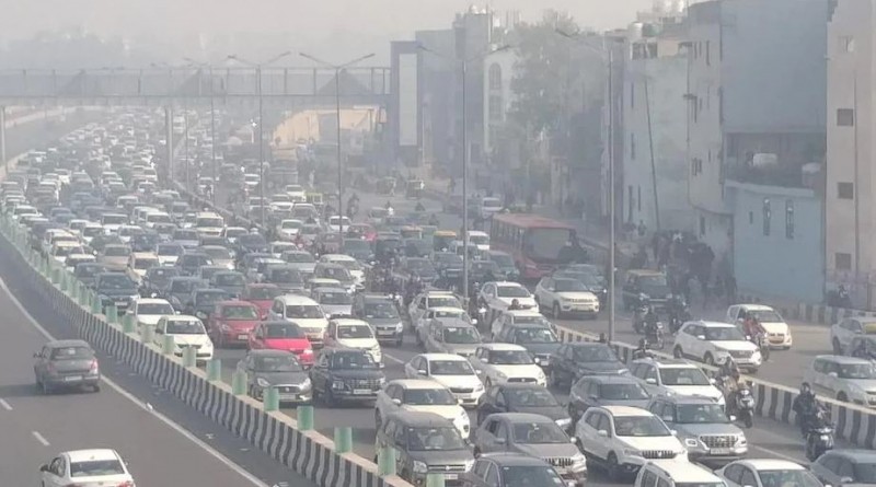 Delhi: Kejriwal govt opening 3 liquor shops in every ward, BJP's traffic jam in protest
