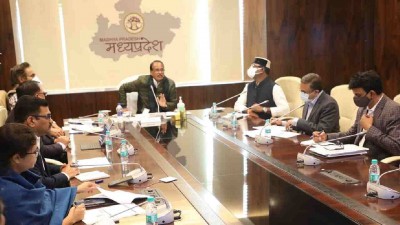 CM Shivraj in action, got the collector suspended by calling the collector in the middle meeting