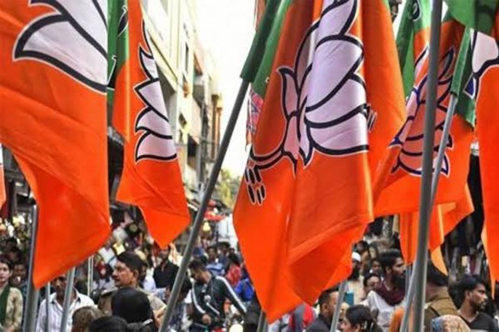 Survey claims, BJP party will lose MCD elections today