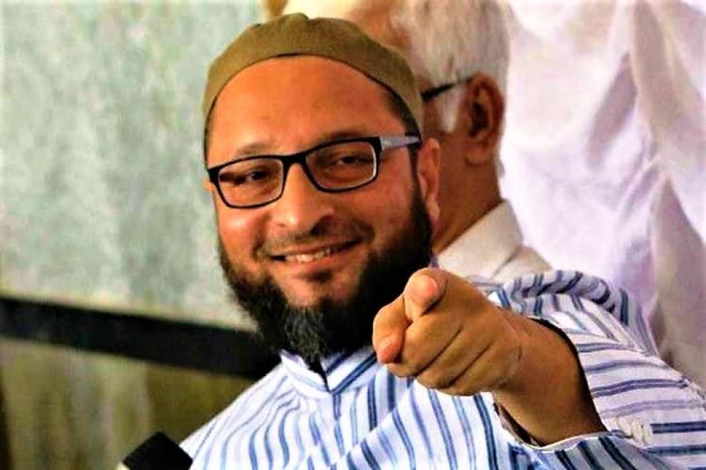 CAA: Owaisi attends rally, shouts 'Hindustan Zindabad'