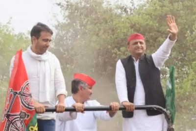 Akhilesh giving tickets to rebels coming from BJP, several candidates in first list