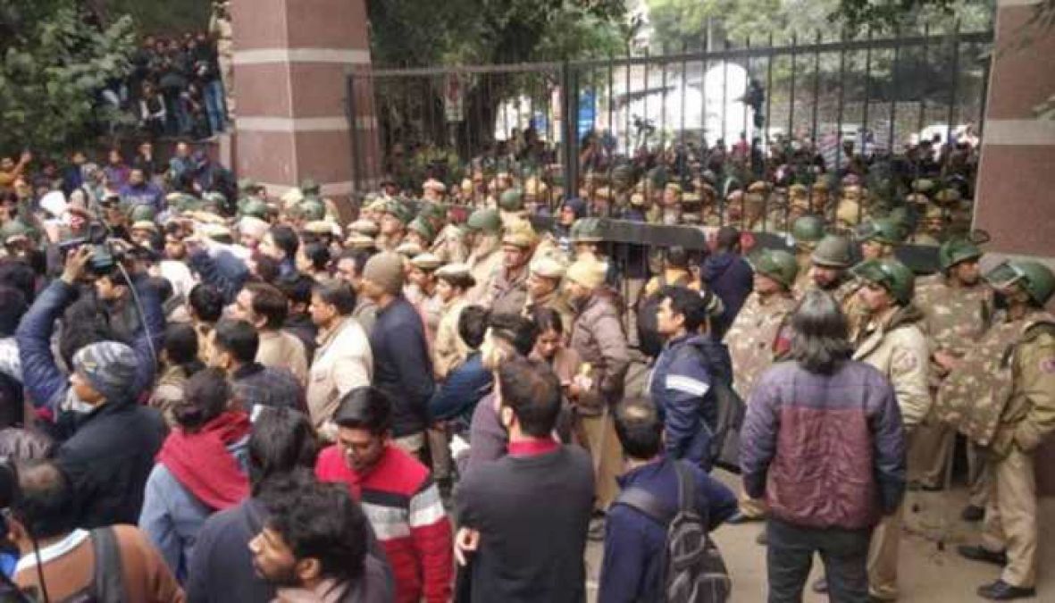 JNU violence: Important facts surfaced in police investigation, notice sent to these students