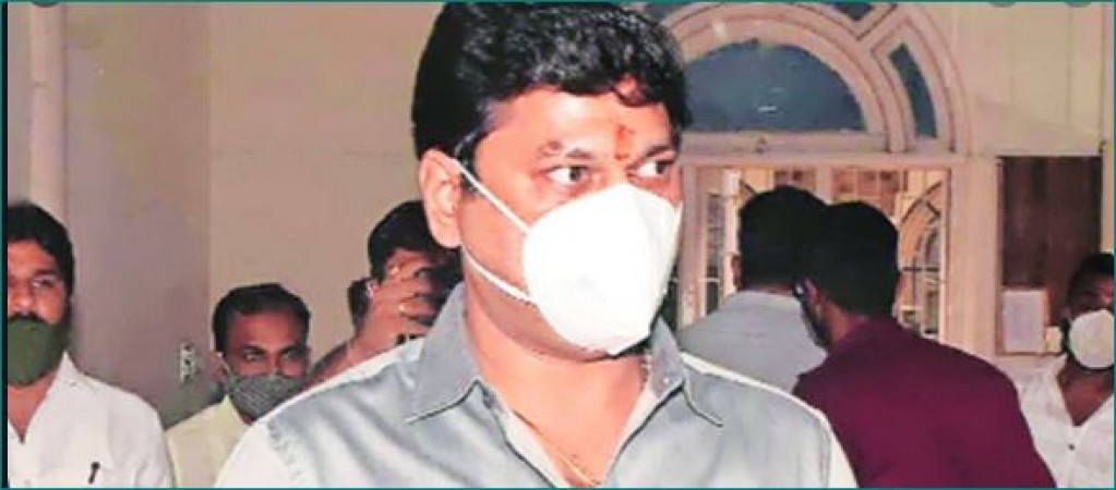 Dhananjay Munde claims woman 'blackmailing and harassing me since 2010'