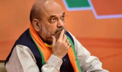 When the light suddenly went off during Amit Shah's address, it became dark...