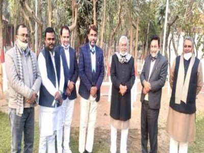 5 Owaisi MLAs meet CM Nitish triggering speculations, know the matter