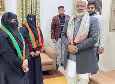 Tauqeer Raza's daughter-in-law Nida Khan joins BJP, father-in-law had announced support to Congress