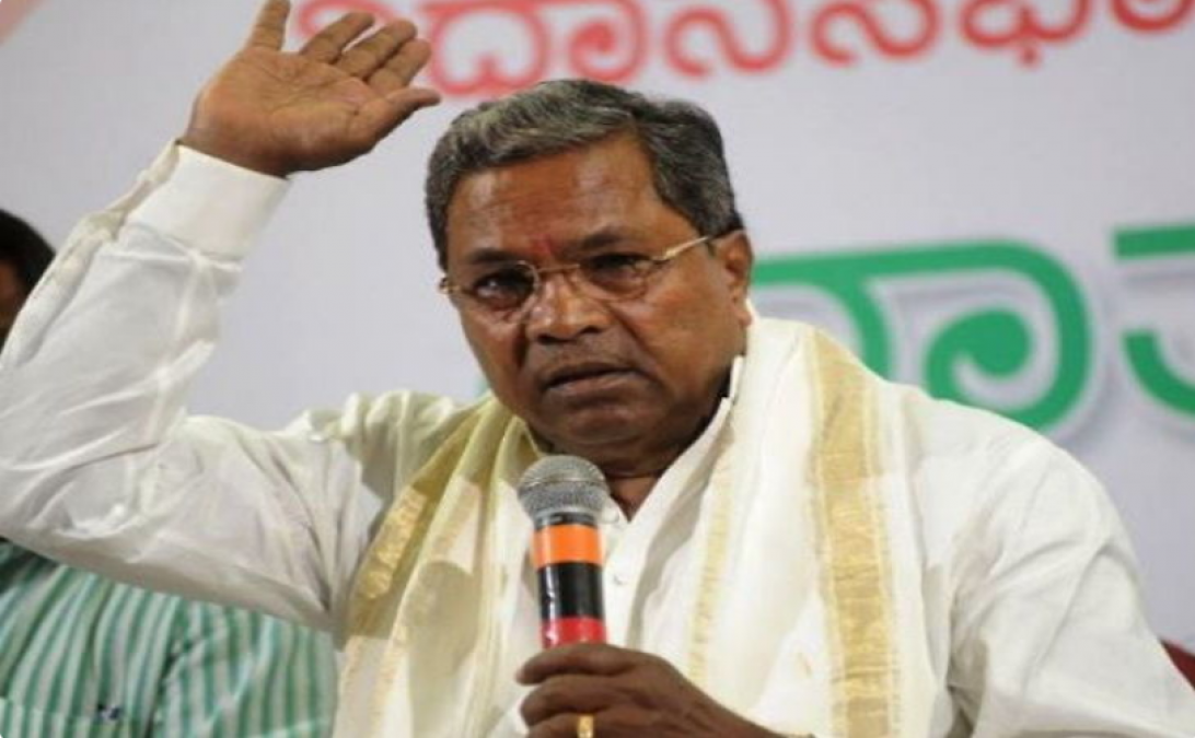 कर्नाटक में दो विधायकों ने दिया इस्तीफा, सिद्धरमैया बोले- सरकार पर कोई संकट नहीं