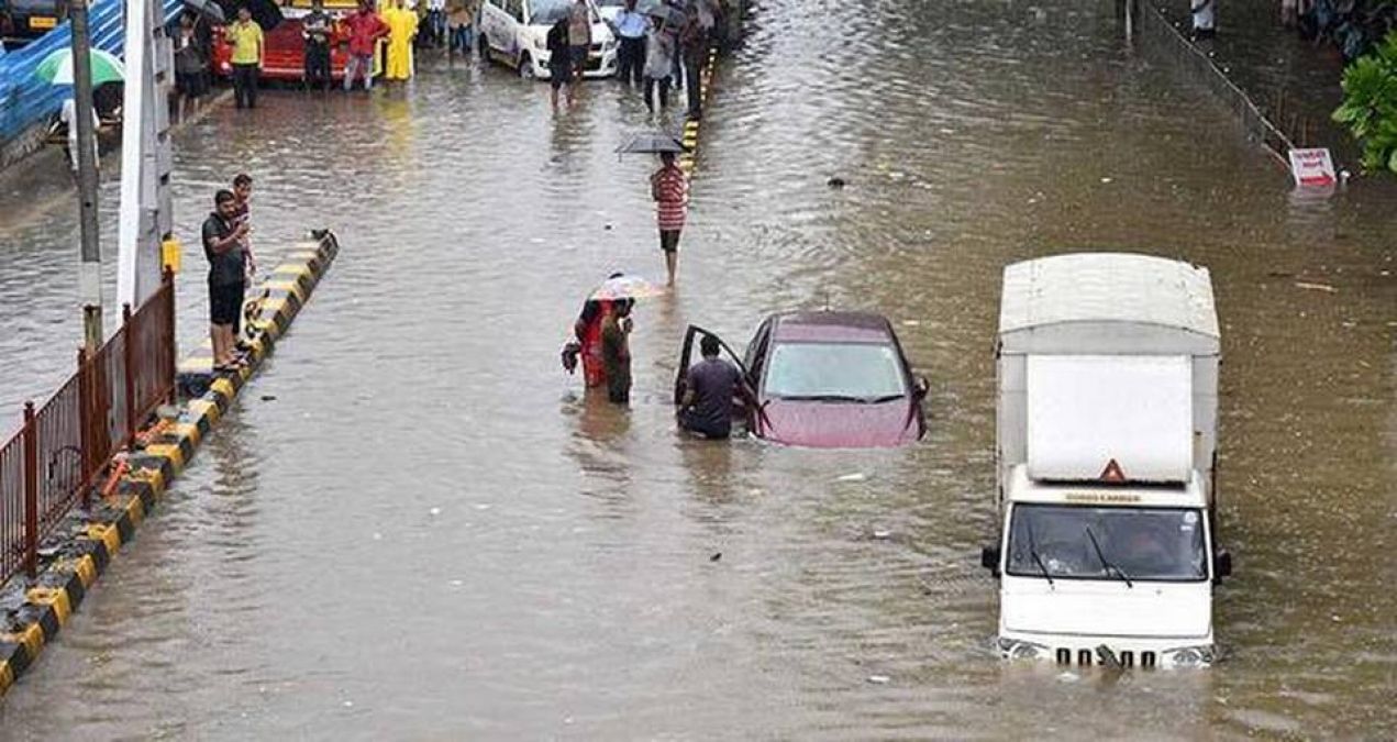 बारिश से बेहाल मुंबई, शिवसेना ने सामना में छापा लेख, लेकिन जिम्मेदारी से किया किनारा