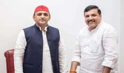 यूपी चुनाव: क्या साइकिल को मिलेगा झाड़ू का साथ ? अखिलेश से संजय सिंह ने की अचानक मुलाकात