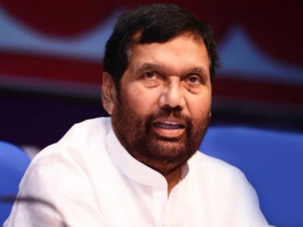 Congress engaged in wooing Ram Vilas Paswan, proposed to enter the Grand Alliance