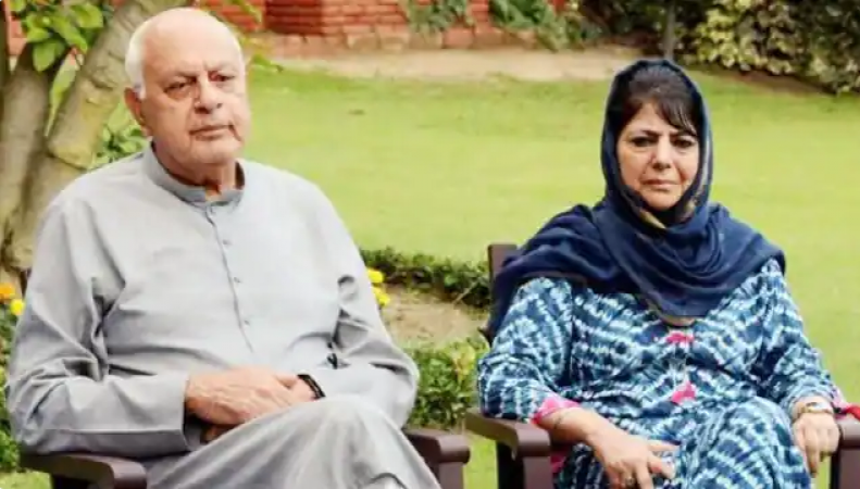 Farooq Abdullah and Mehbooba join hands, will fight J&K assembly polls together