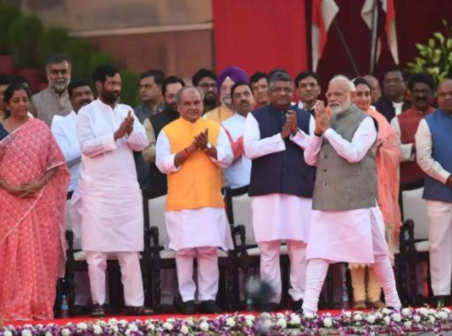 BJP leaders including PM Modi appraise budget, Congress says it an old wine