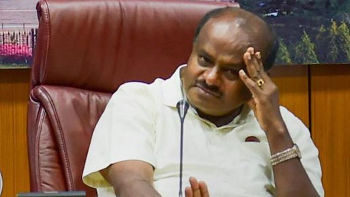 कर्नाटक: कुमारस्वामी सरकार पर मंडराया संकट, अब कांग्रेस के 21 मंत्रियों ने दिया इस्तीफा