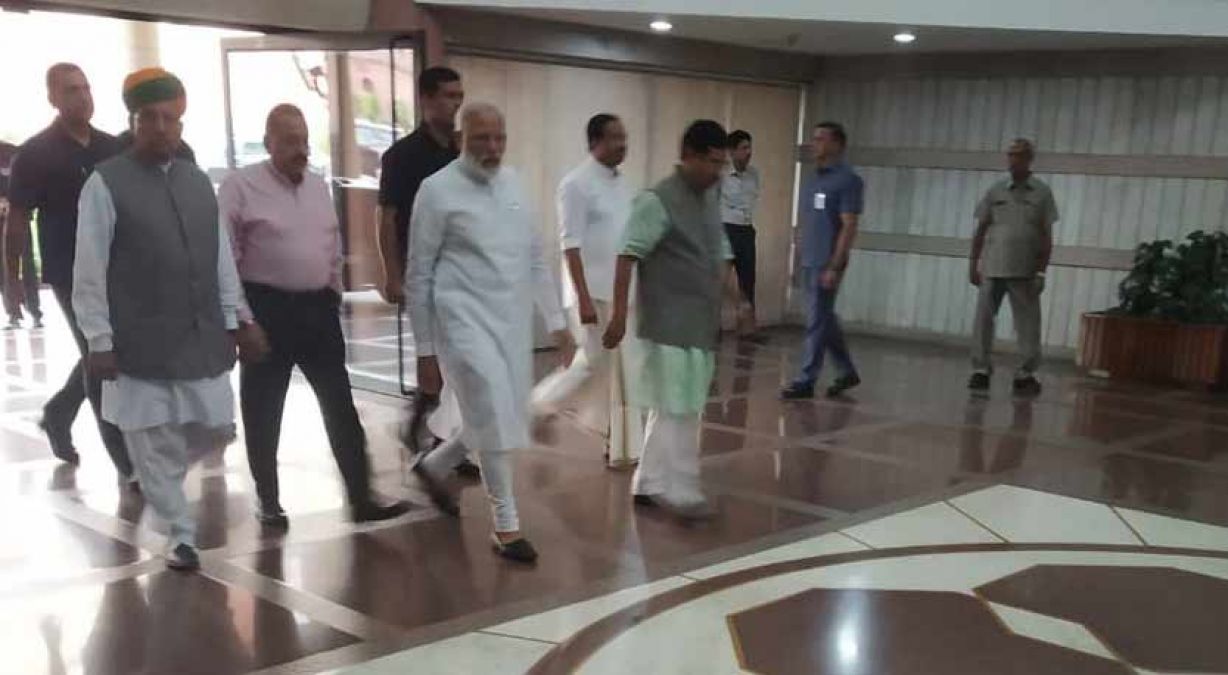 PM Modi arrives in BJP's Parliamentary Party, Amit Shah and Rajnath Singh also present