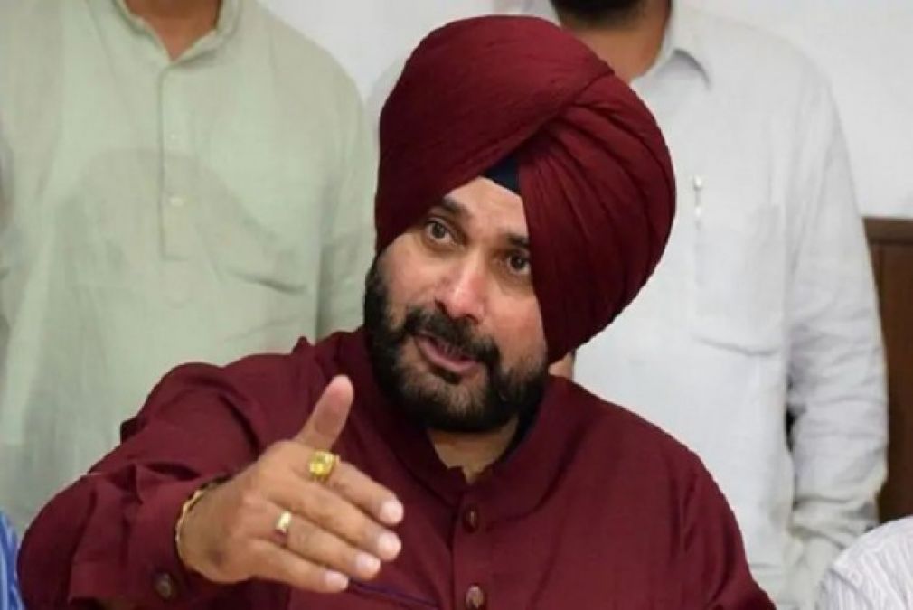 'Navjot Singh Sidhu' Arrives At This pious Temple, Full Read Report here