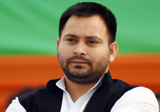 VIDEO: Tejashwi could not read properly even Hindi, netizens made fun of him
