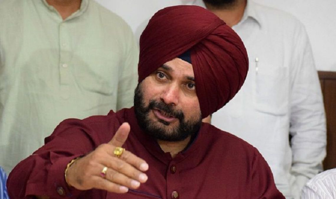 Navjot Singh Sidhu resigns from his post, informed Rahul through this medium