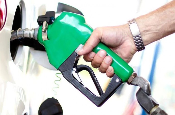 पेट्रोल-डीजल की बढ़ती कीमतों के खिलाफ लेफ्ट का प्रदर्शन, मोदी सरकार के विरोध में की नारेबाजी