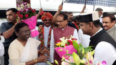 Draupadi Murmu arrives in Bhopal, BJP leaders give a rousing welcome