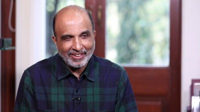 After being suspended from Congress, Sanjay Jha tweeted, 'My loyalty is to party, not to individual or family'