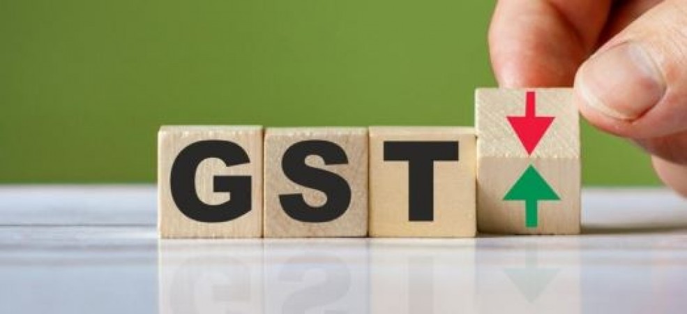 'गयी सारी तनख्वाह', GST बढ़ने पर भड़के अखिलेश यादव