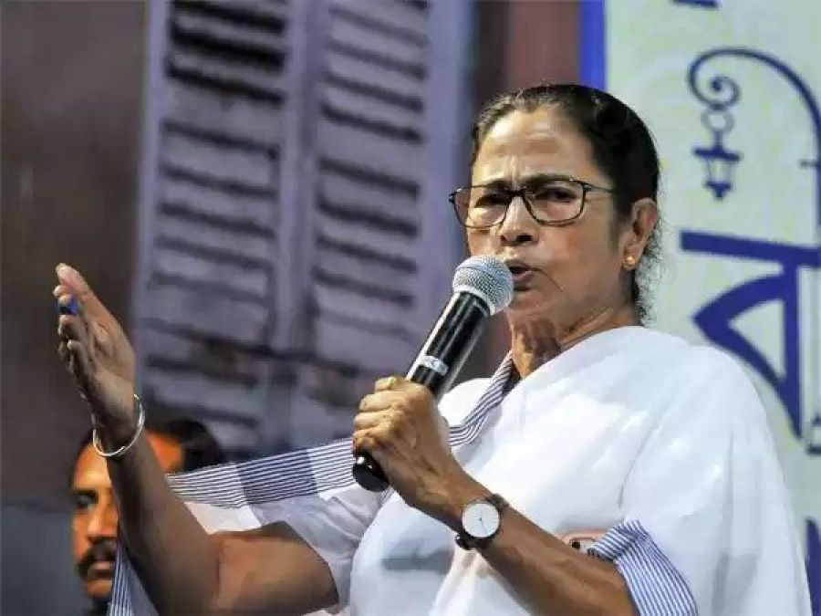 Mamata Banerjee slammed centre over the issue
