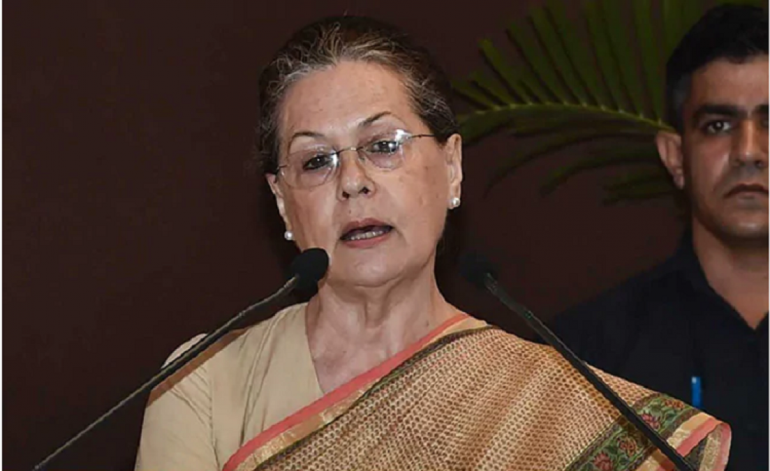 Sonia Gandhi  attacks centre, levelled allegations of removing RTI law