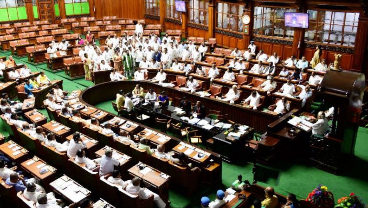 कर्नाटक सकंट : राजनीतिक उथल-पुथल की वजह से बन रहे राष्ट्रपति शासन के आसार