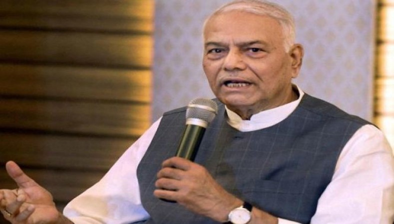 Bihar suffering from Corona, Yashwant Sinha surrounds CM Nitish
