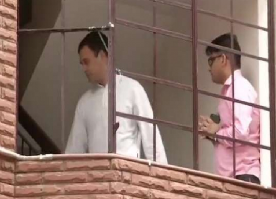 Rahul Gandhi arrives at Sheila Dikshit's house to mourn
