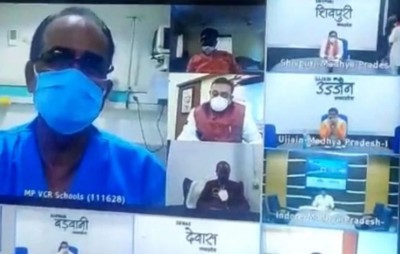 Shivraj Singh himself washed clothes in hospital, held a cabinet meeting with video conference