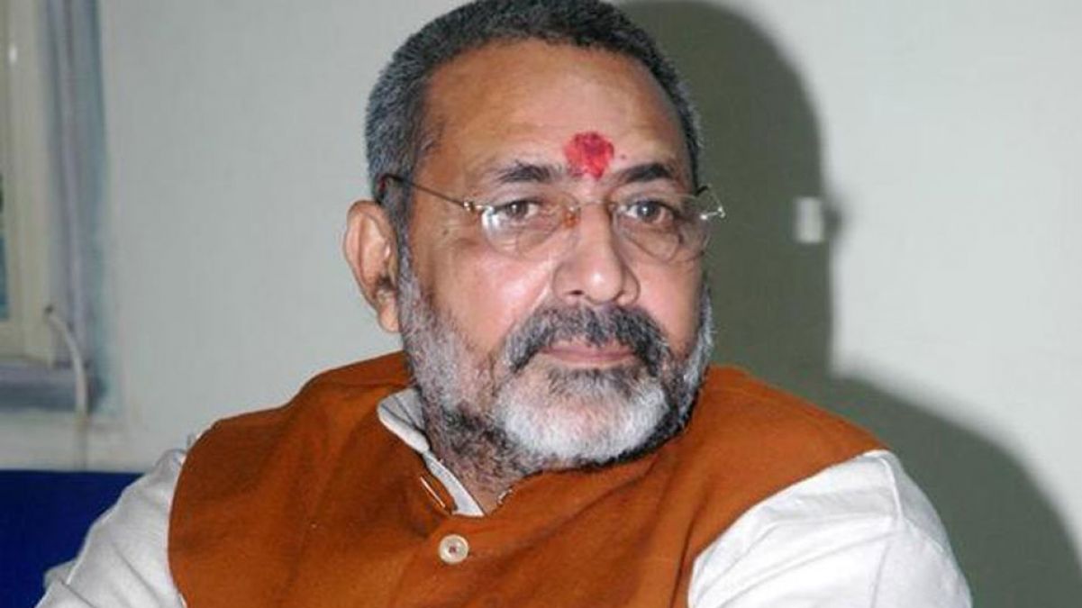 Giriraj Singh attacks on  Mehbooba and Abdullah on Sections 370 and 35 A