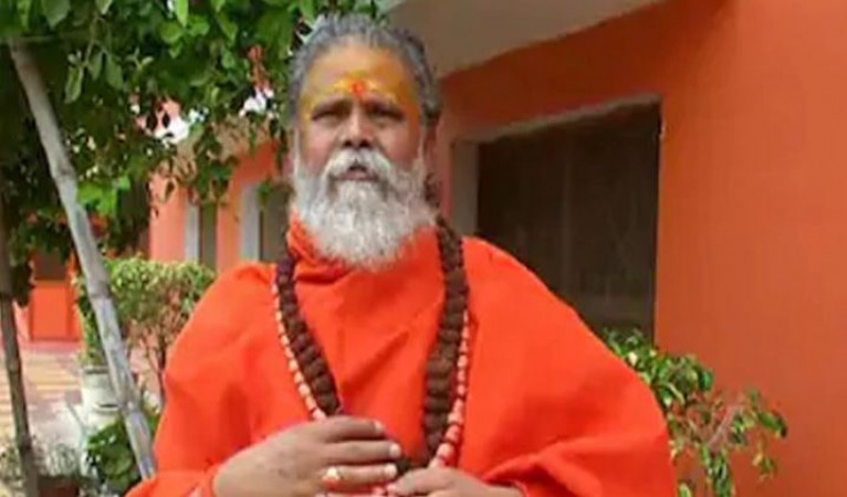 Akhanda Parishad President Mahant Narendra Giri advised Owaisi to chant' Ram-Ram'