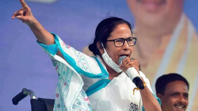 What is indication of Mamata arriving in Delhi? West Bengal CM plans to beat BJP in national arena