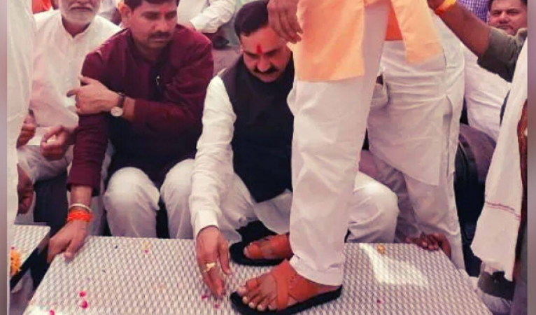 Man vowed to remain barefoot till victory, Home Minister himself reached after fulfilling of wish