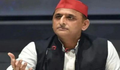 Akhilesh Yadav  comes out in support of Sonia Gandhi