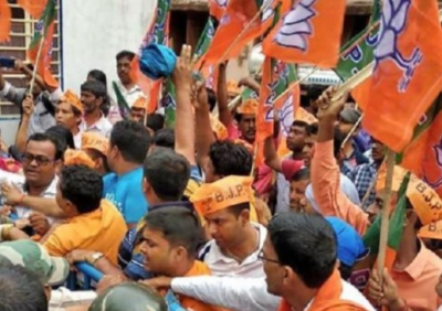 BJP workers on streets of Bengal with public apology