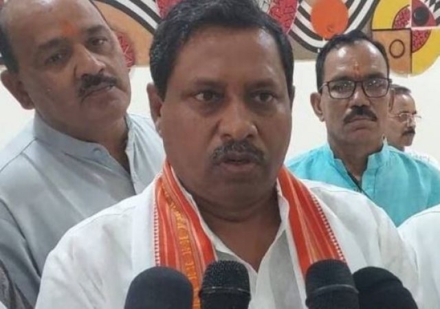 'गरीब पहले भूख से मरते थे, अब खा-खाकर मर रहे हैं', BJP सांसद ने दिया बेतुका बयान