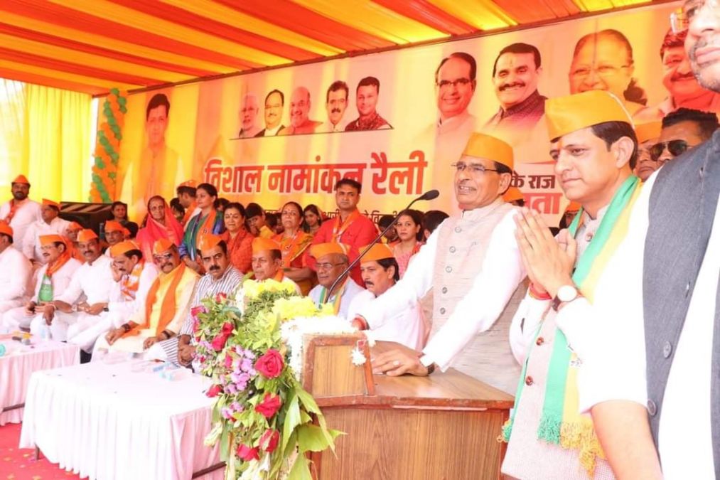CM addresses public meeting in support of Indore mayoral candidate
