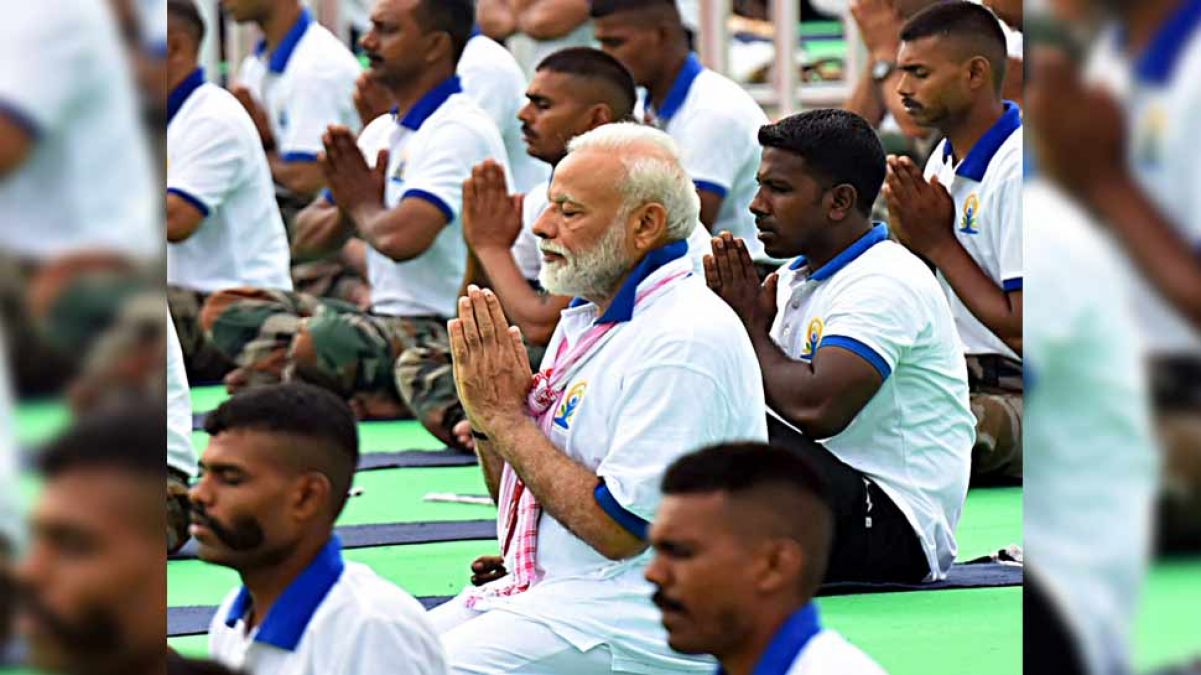 PM Modi congratulates awardees by promoting Yoga