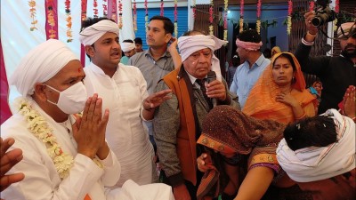 कांग्रेस ने रावतपुरा महाराज के कहने पर भाई को मिला टिकट