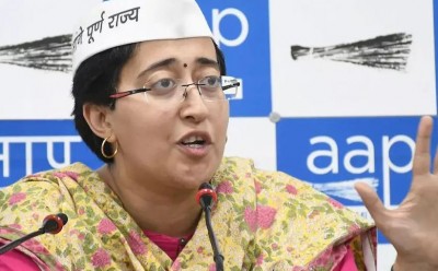 'Vaccine will save the country from the third wave of corona, not politics': AAP MLA Atishi