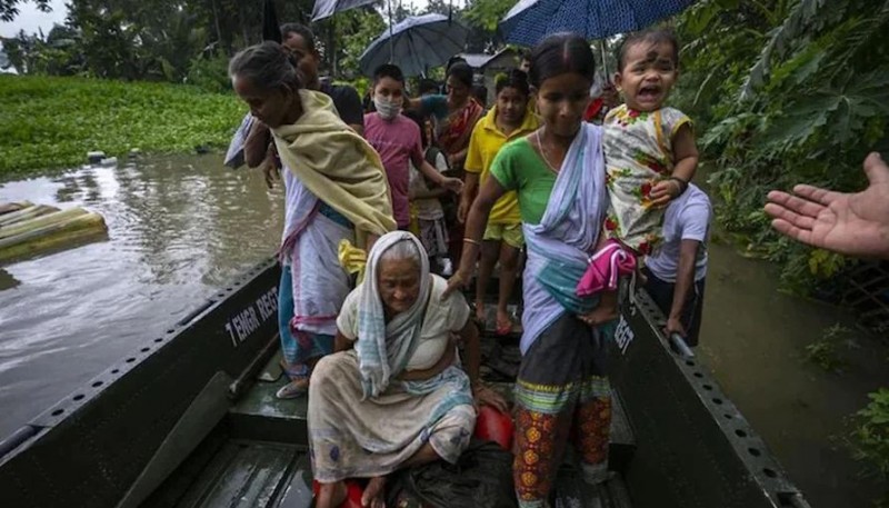 असम बाढ़ में अब तक 108 लोगों की मौत, 35 लाख से ज्यादा लोग प्रभावित
