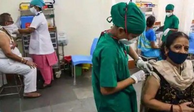 गुजरात सरकार का बड़ा आदेश- 30 जून तक कोरोना वैक्सीन लगवा लें वरना...